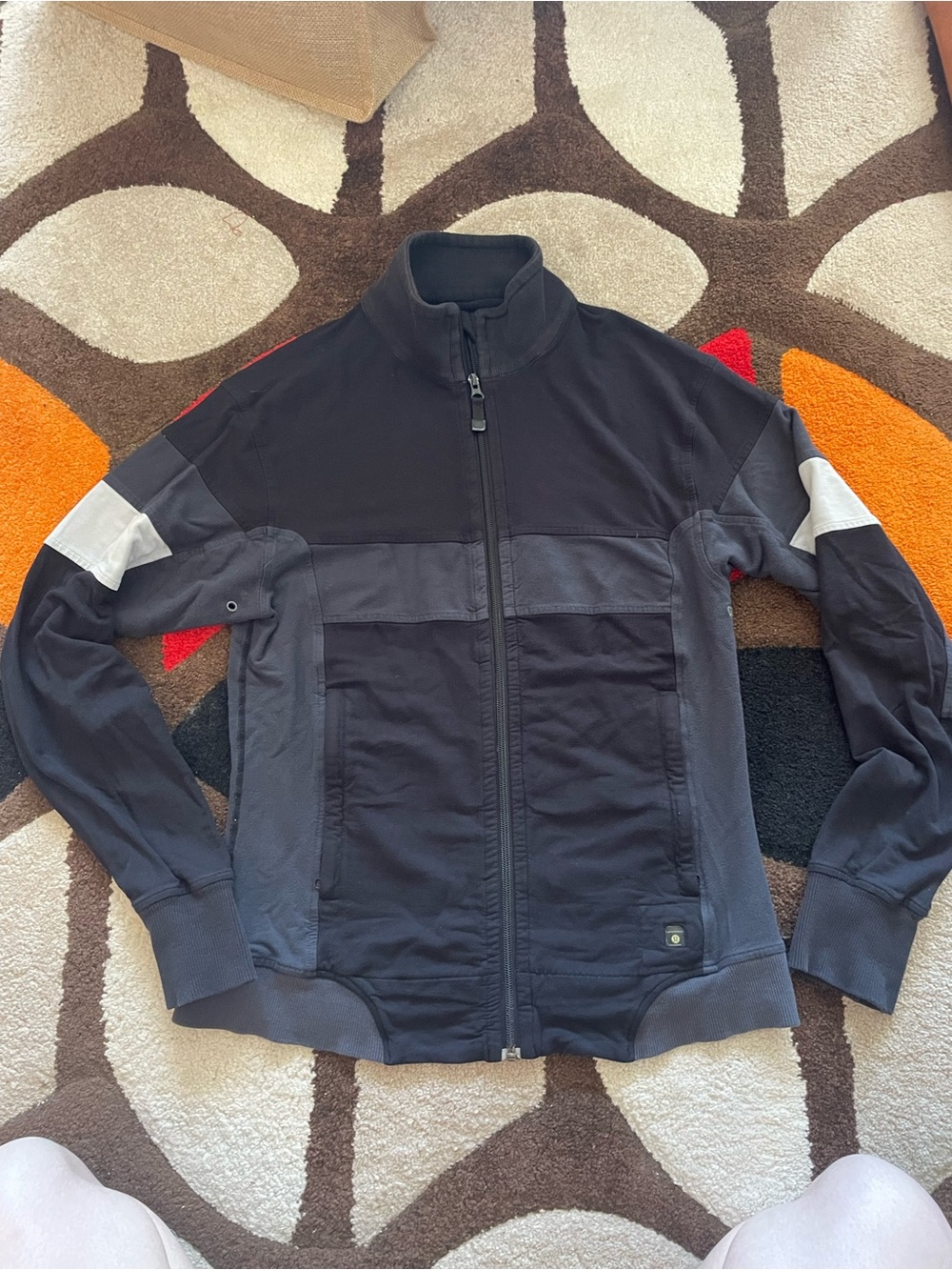 Lululemon Men's Black and Dark Gray Full-Zip Jacket